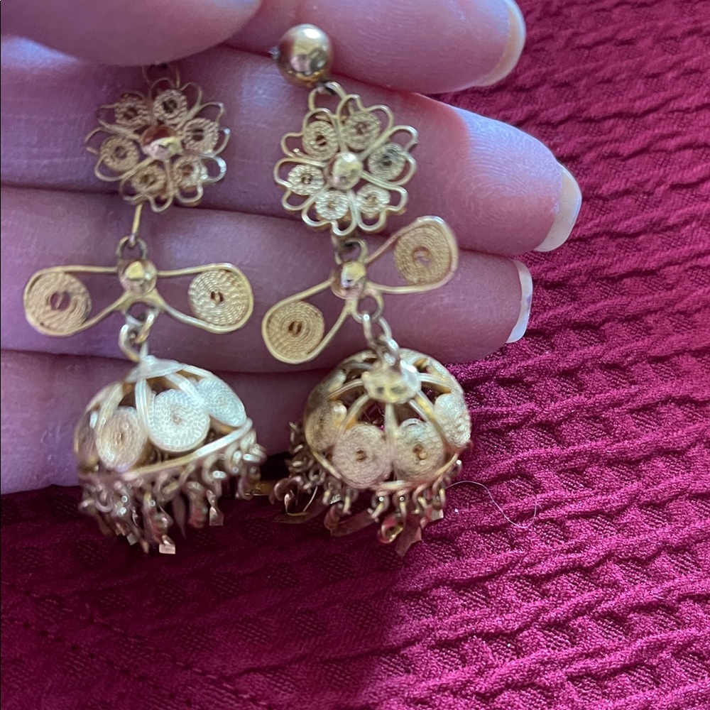 Vintage Baliwood style Gold Fillagree Floral Dangle Earrings